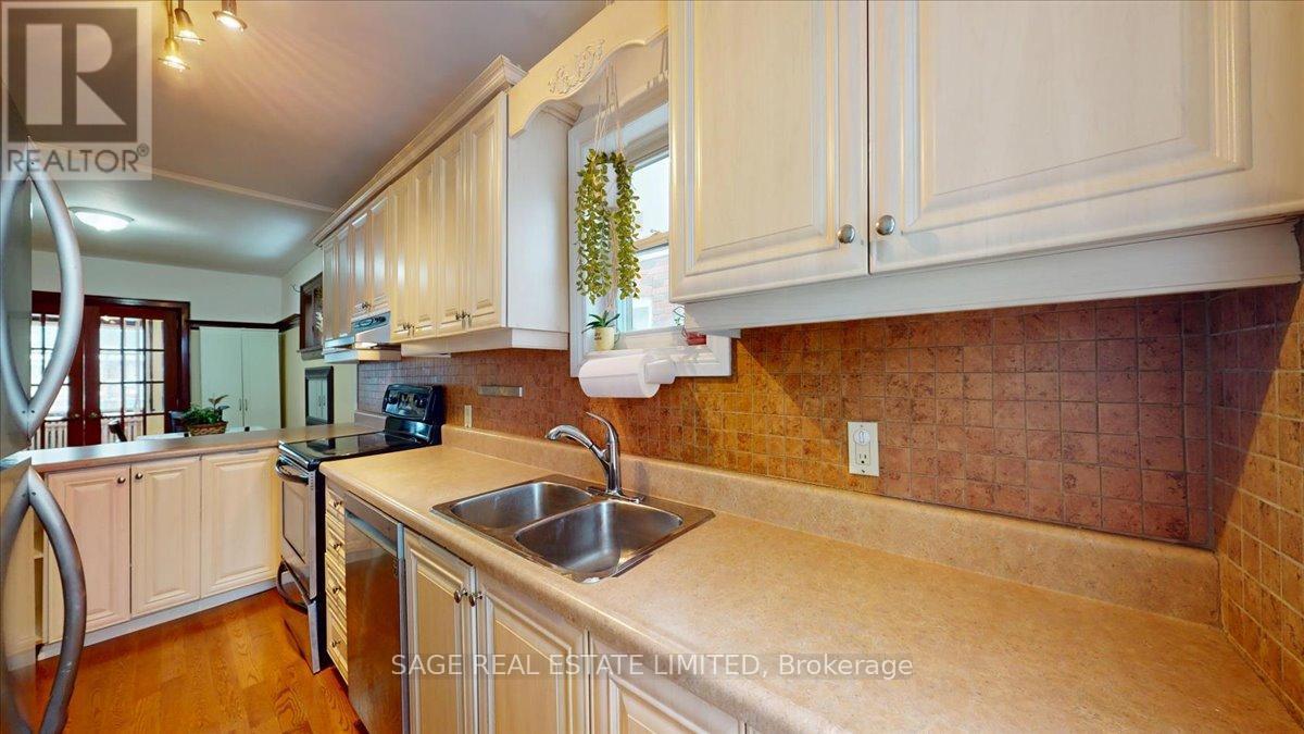 40 William Street, Toronto, Ontario  M9N 2G7 - Photo 17 - W12825572