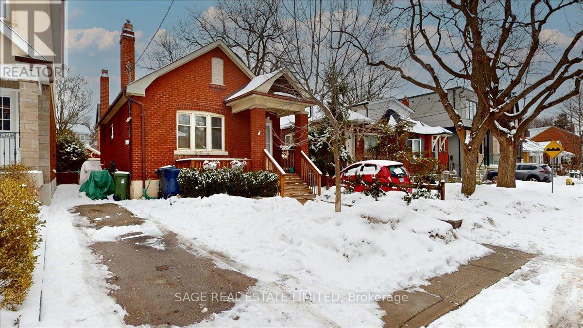 40 William Street, Toronto, Ontario  M9N 2G7 - Photo 2 - W12825572
