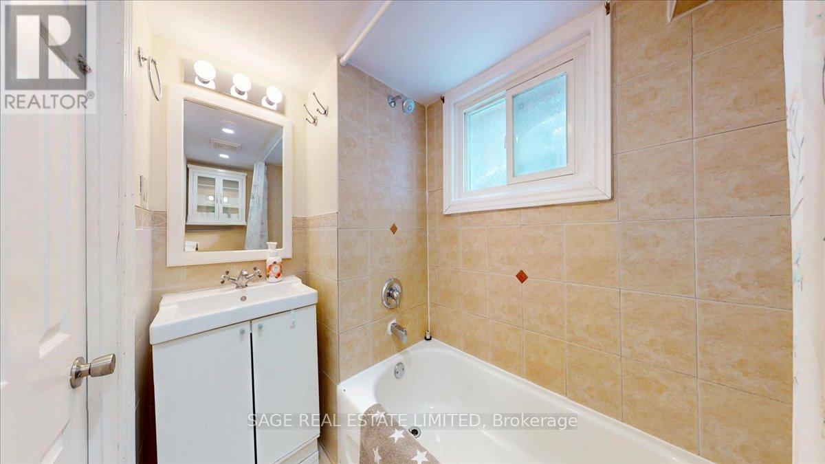 40 William Street, Toronto, Ontario  M9N 2G7 - Photo 41 - W12825572