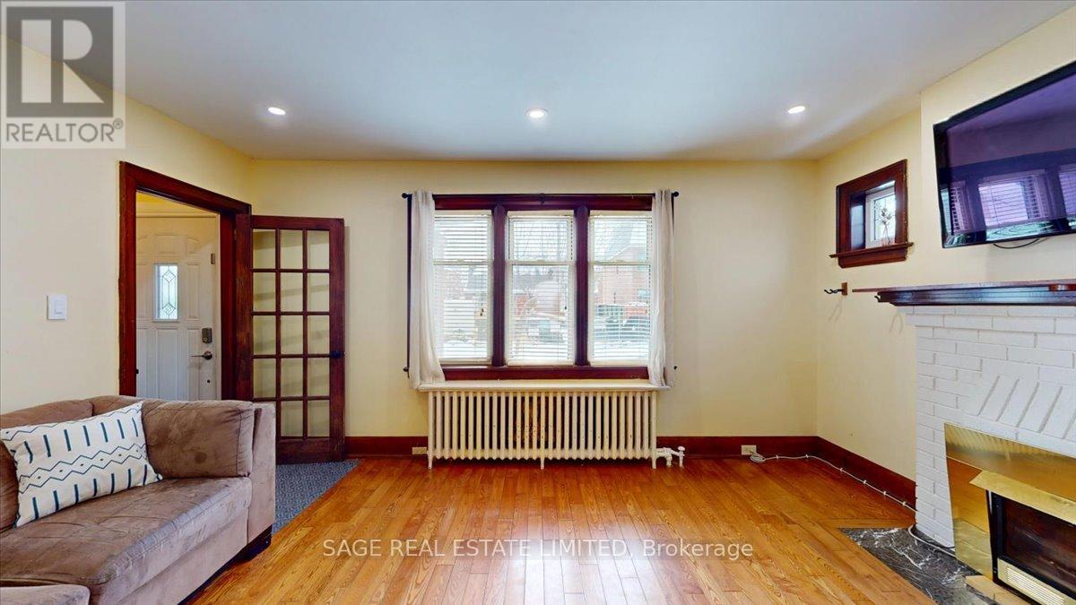 40 William Street, Toronto, Ontario  M9N 2G7 - Photo 8 - W12825572