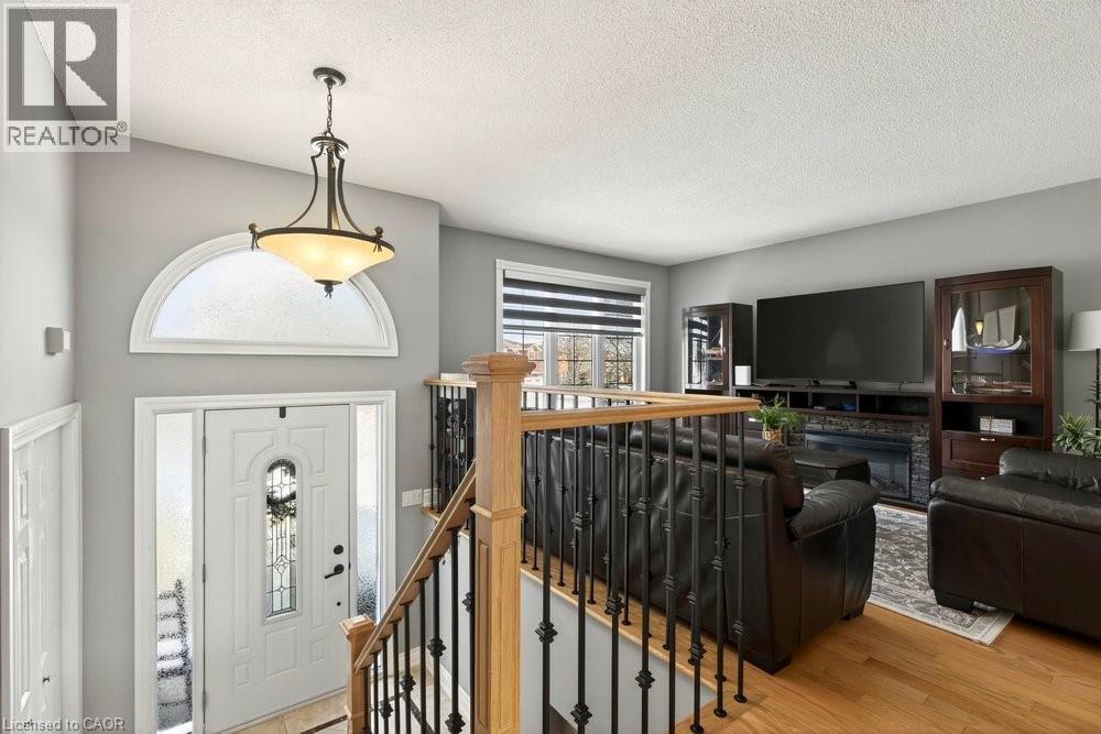 2152 Cleaver Avenue, Burlington, Ontario  L7M 3W3 - Photo 3 - 40807512