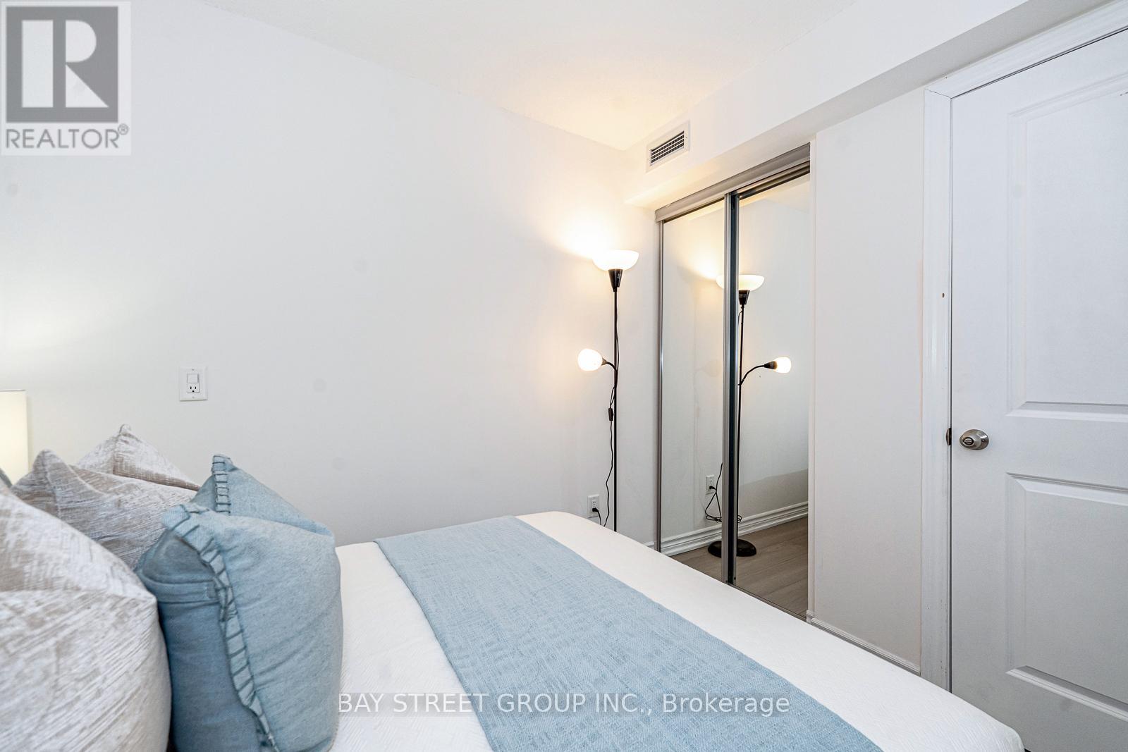 2201 - 386 Yonge Street, Toronto, Ontario  M5B 0A5 - Photo 21 - C12825620