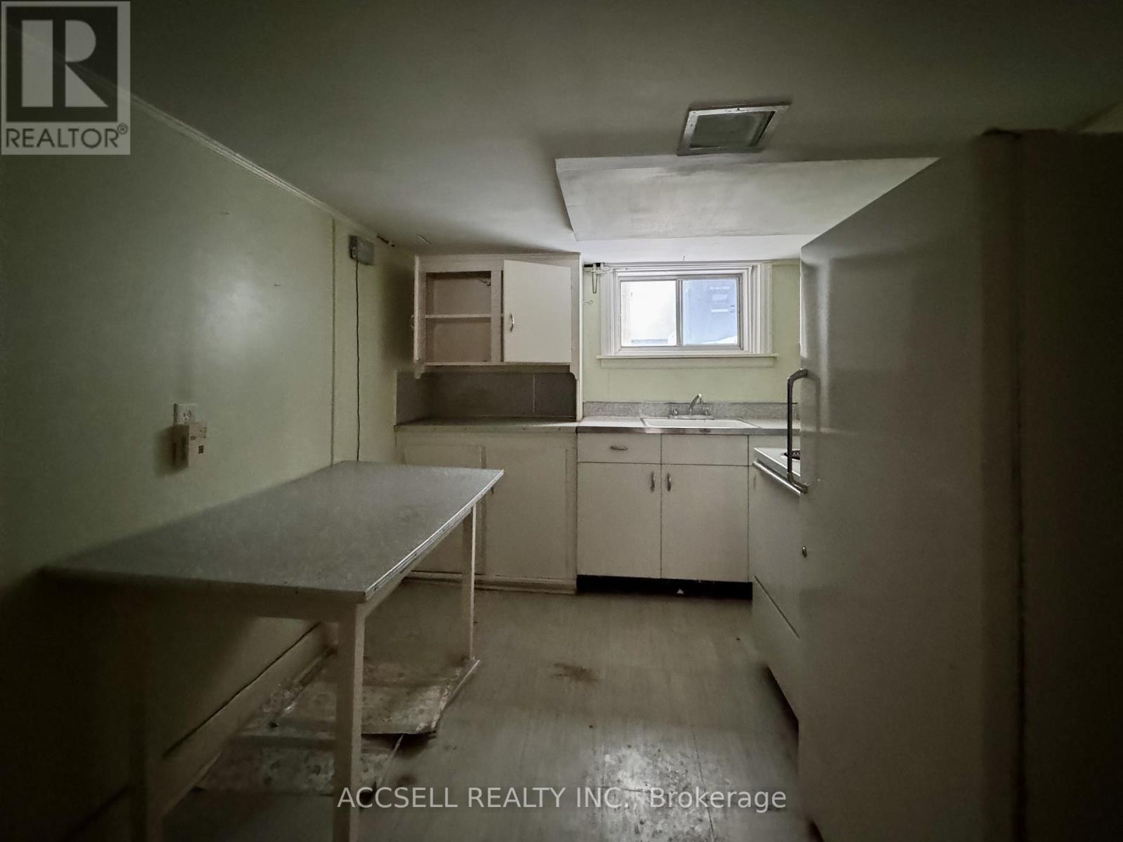 142 Glenwood Crescent, Toronto, Ontario  M4B 1K2 - Photo 11 - E12825604