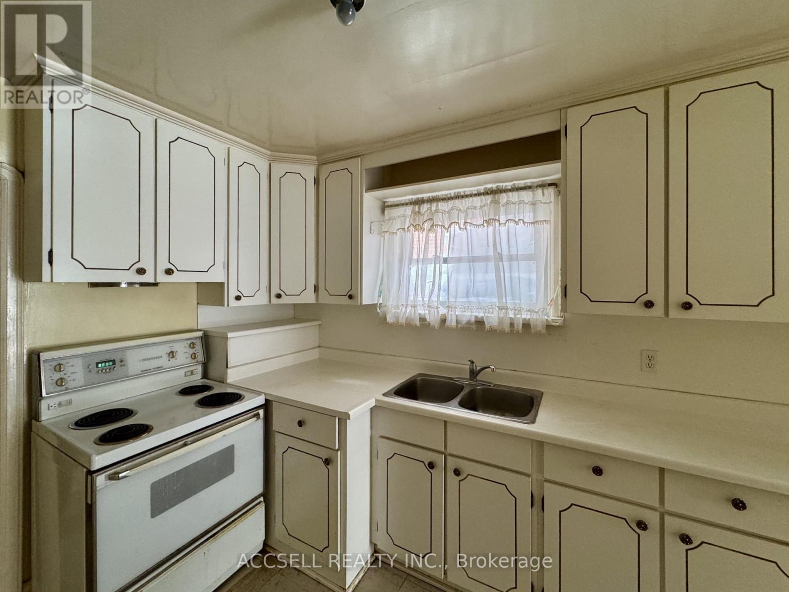 142 Glenwood Crescent, Toronto, Ontario  M4B 1K2 - Photo 6 - E12825604