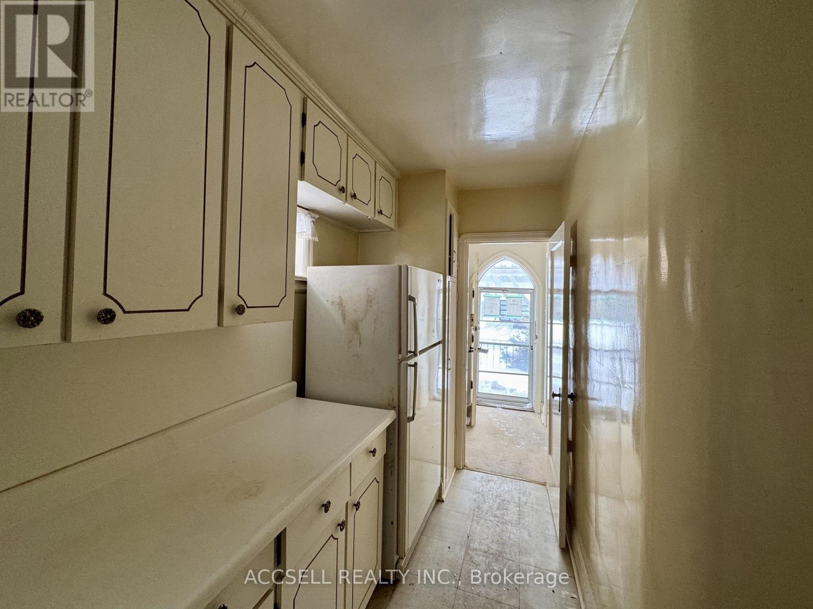 142 Glenwood Crescent, Toronto, Ontario  M4B 1K2 - Photo 7 - E12825604