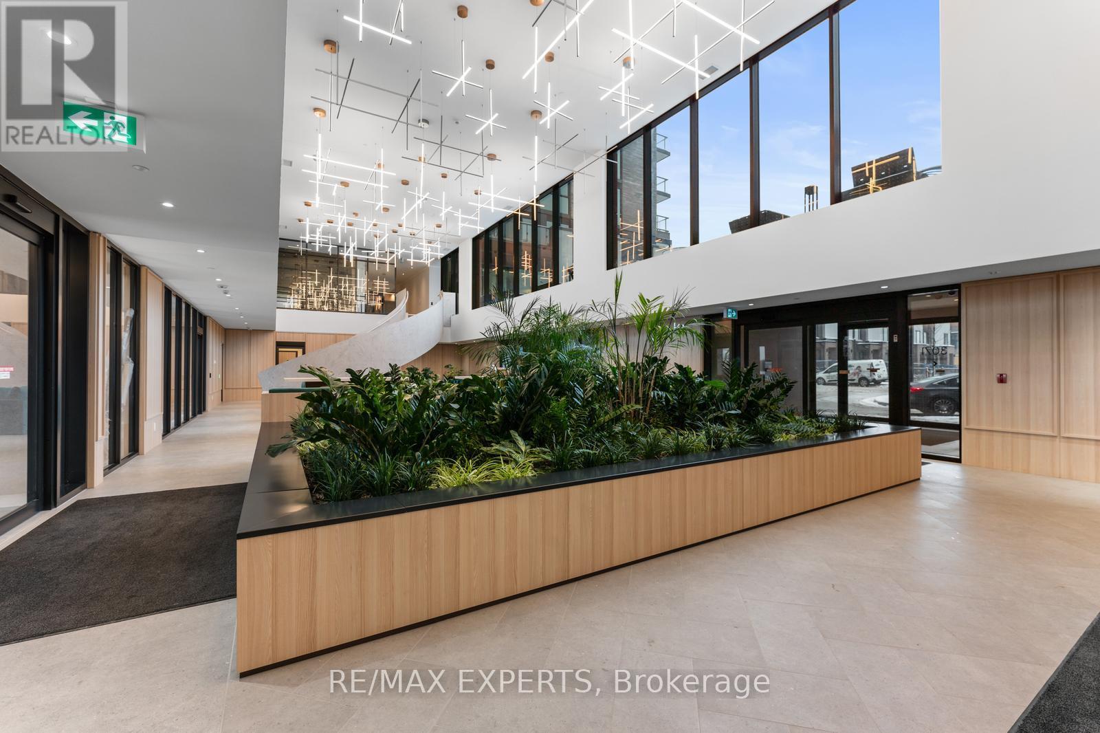 1002 - 3071 Trafalgar Road, Oakville, Ontario  L6H 8C6 - Photo 2 - W12825596