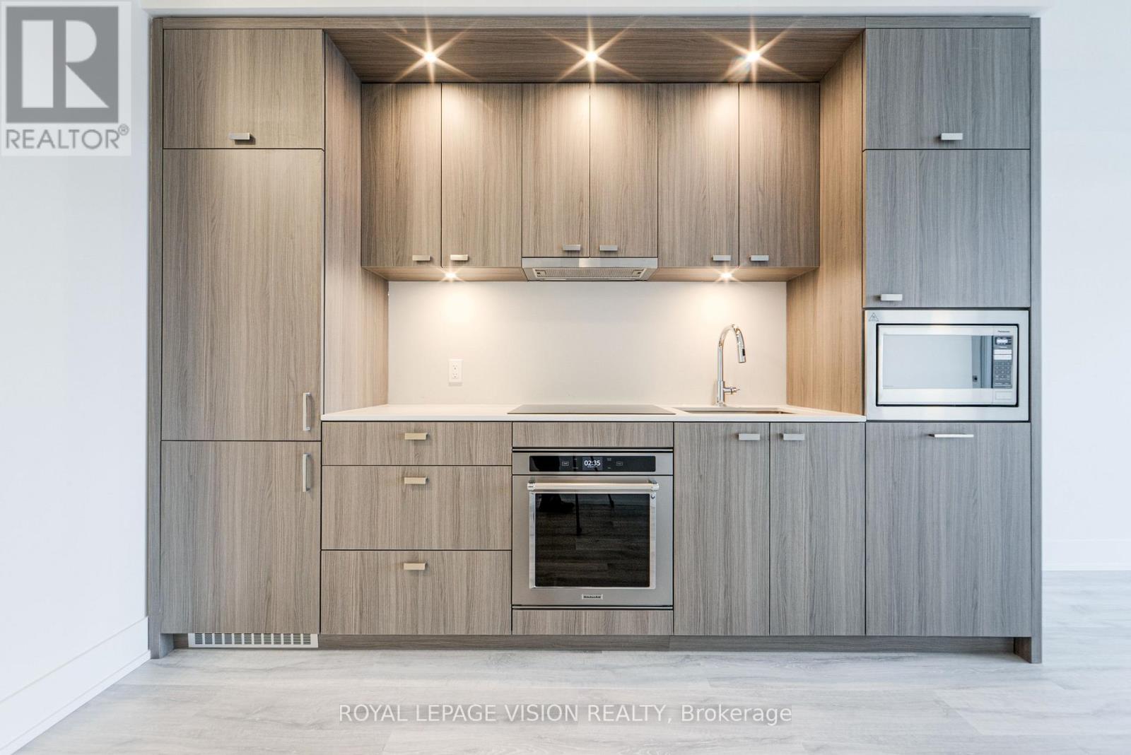 <div class="slider-price">$2,575 Monthly</div><p>316 - 858 Dupont Street, Toronto, Ontario</p>