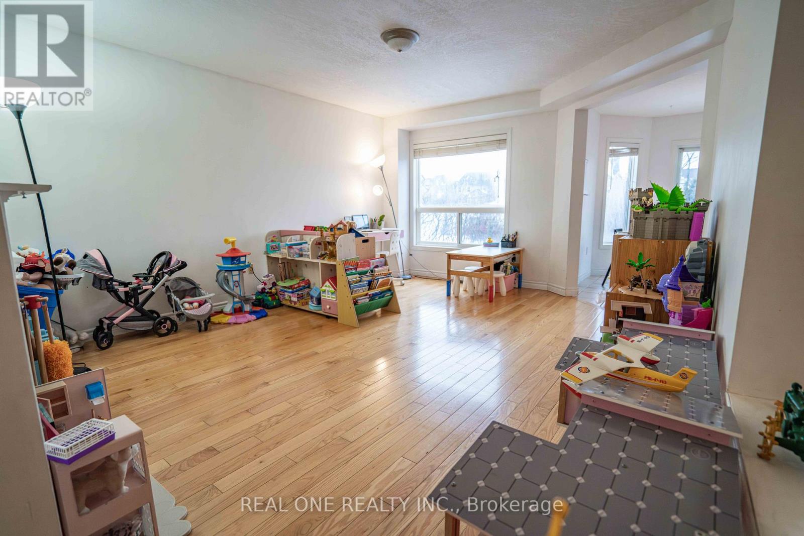 744 Brandenburg Boulevard, Waterloo, Ontario  N2T 2W9 - Photo 10 - X12825584