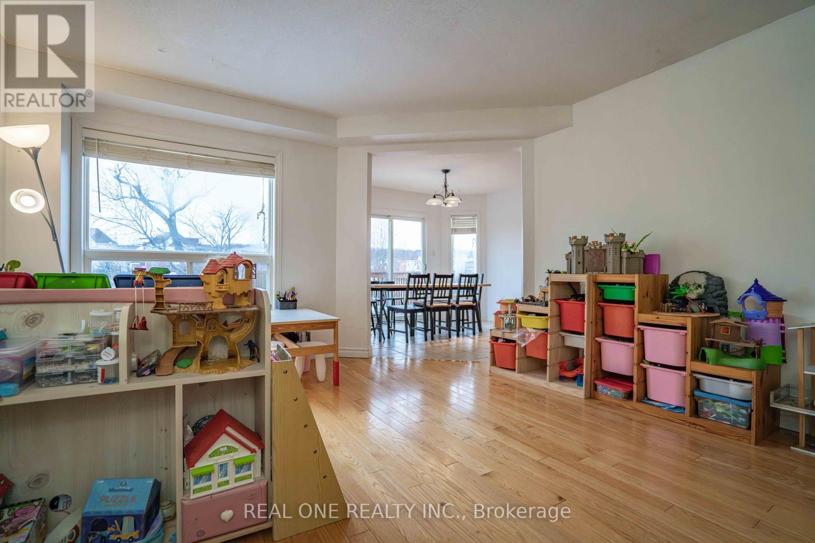 744 Brandenburg Boulevard, Waterloo, Ontario  N2T 2W9 - Photo 12 - X12825584