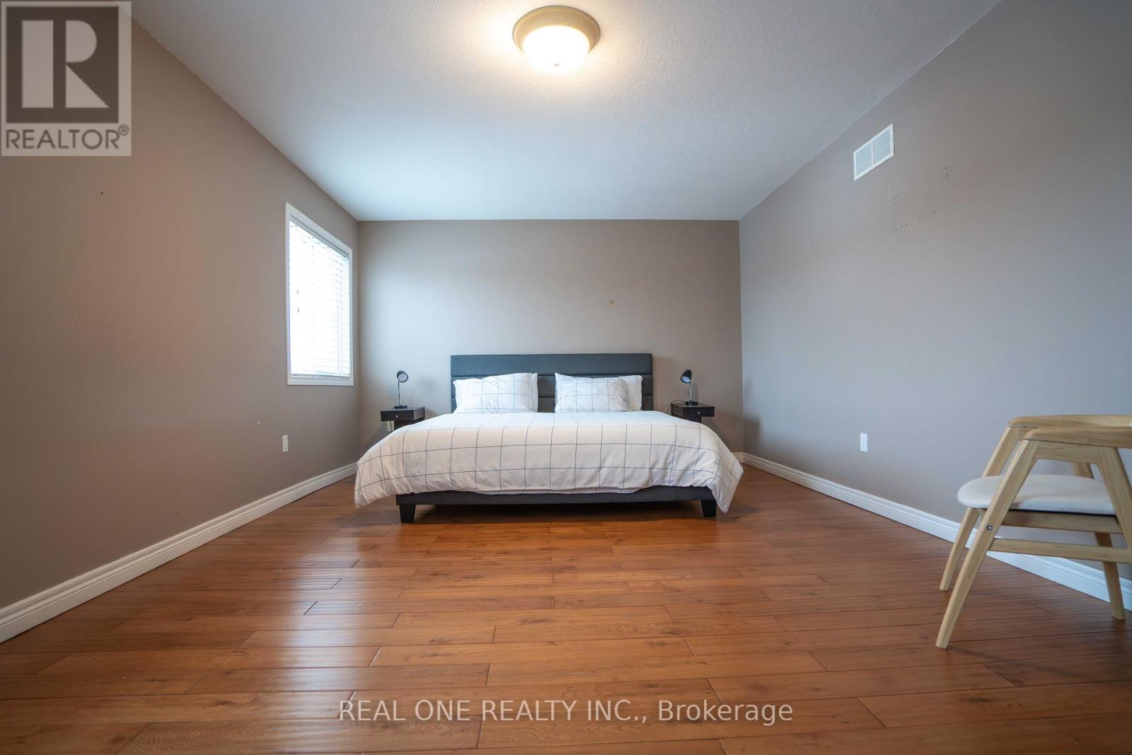 744 Brandenburg Boulevard, Waterloo, Ontario  N2T 2W9 - Photo 26 - X12825584