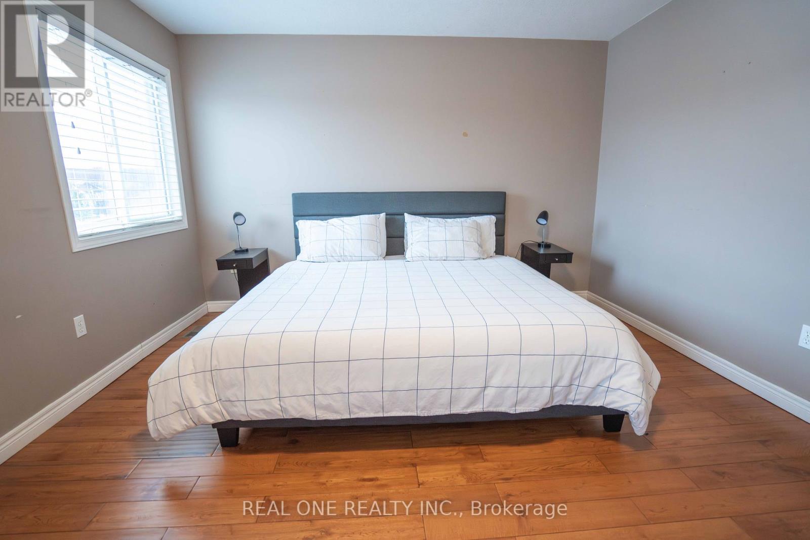 744 Brandenburg Boulevard, Waterloo, Ontario  N2T 2W9 - Photo 28 - X12825584