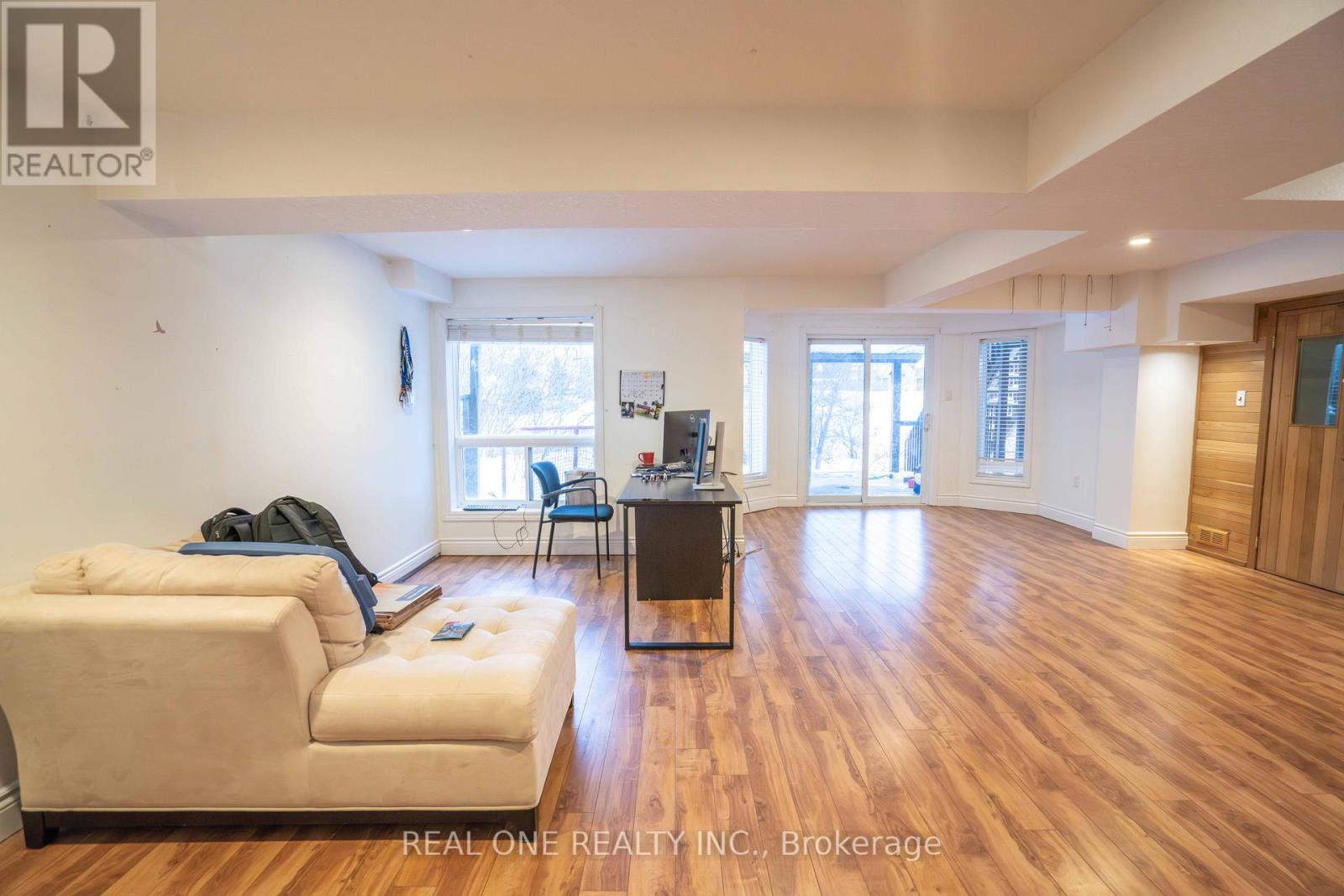 744 Brandenburg Boulevard, Waterloo, Ontario  N2T 2W9 - Photo 32 - X12825584