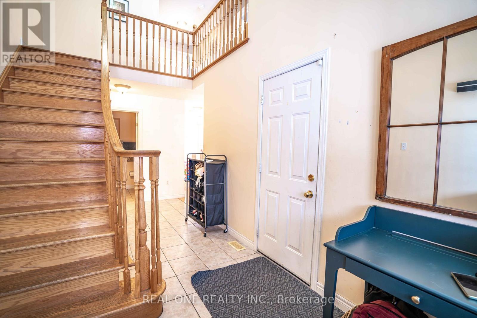 744 Brandenburg Boulevard, Waterloo, Ontario  N2T 2W9 - Photo 4 - X12825584