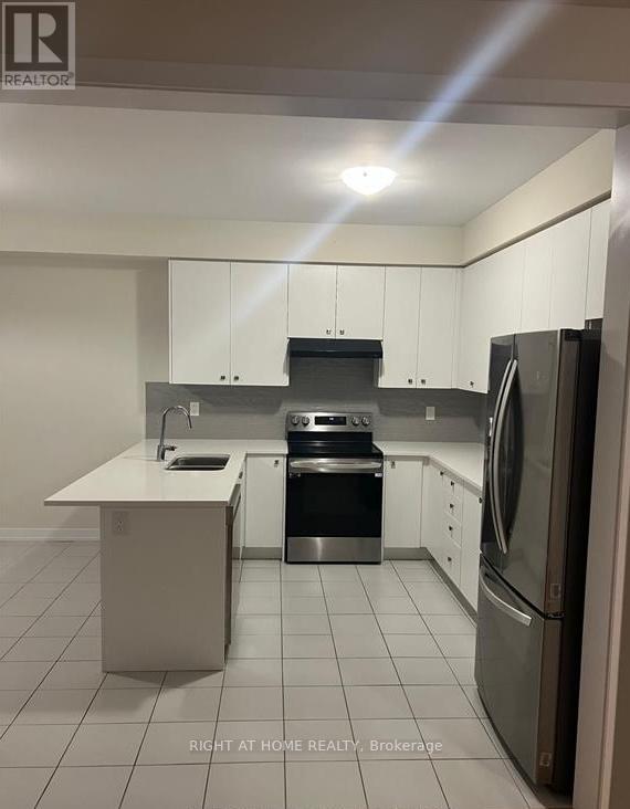 132 Lilac Circle, Haldimand, Ontario  N3W 0H9 - Photo 8 - X12825588