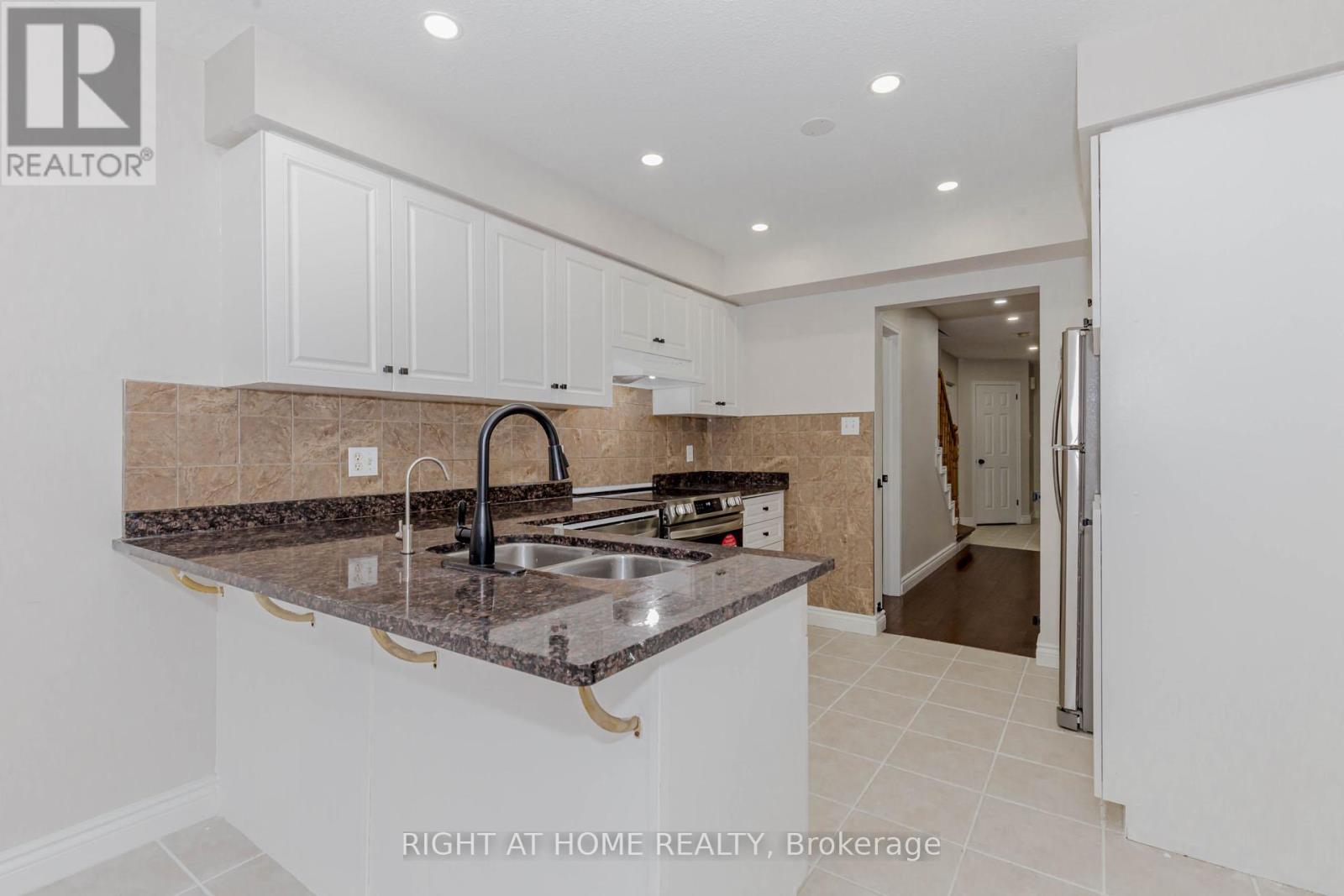 51 Hawkins Drive, Cambridge, Ontario  N1T 1Z7 - Photo 11 - X12825612