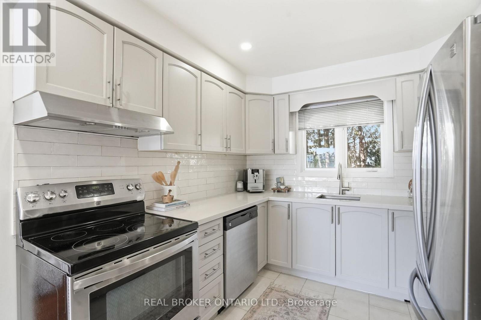 14 Basin Crescent, Hamilton, Ontario  L8T 4W8 - Photo 18 - X12825622