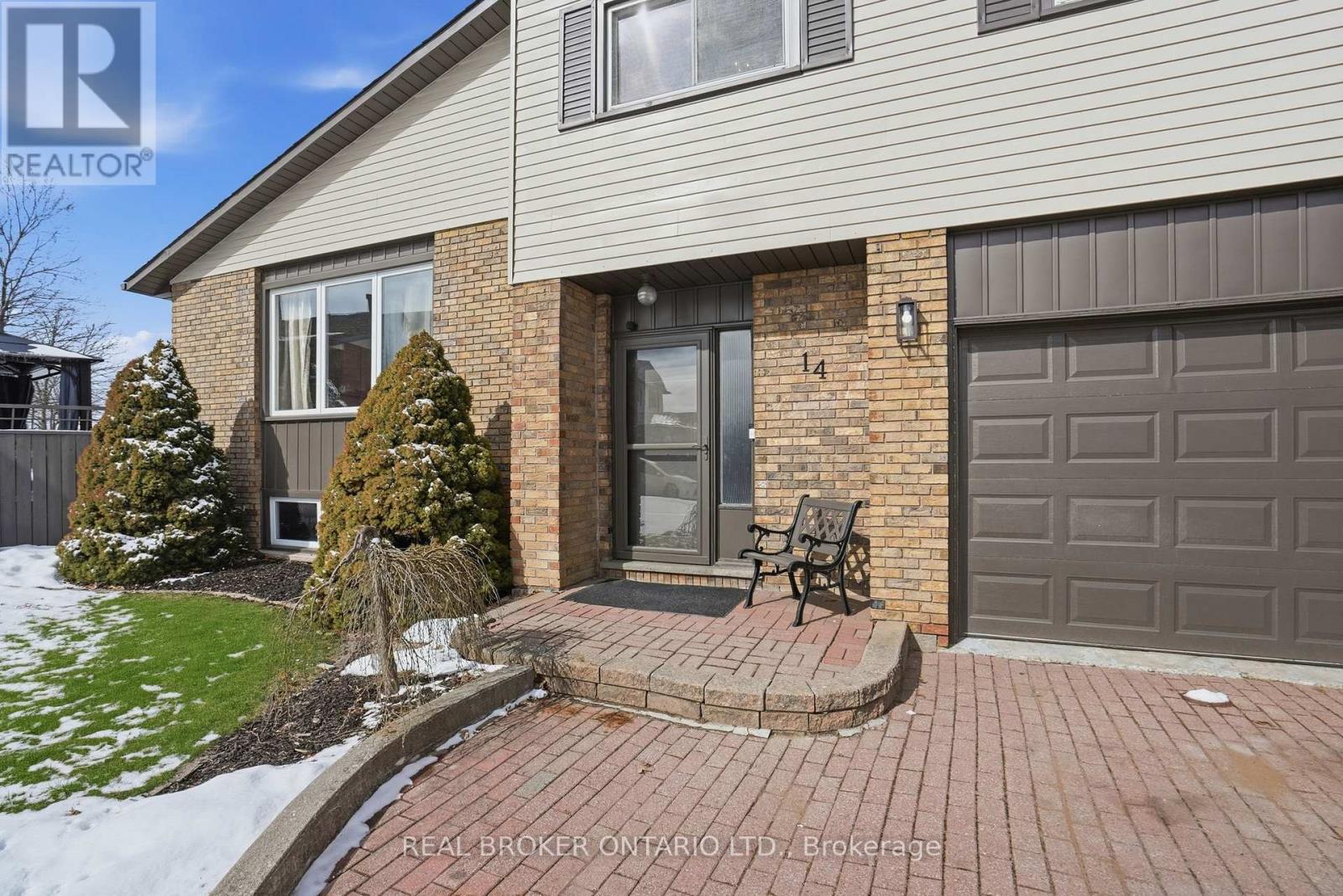 14 Basin Crescent, Hamilton, Ontario  L8T 4W8 - Photo 4 - X12825622