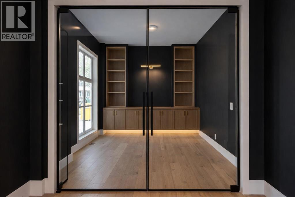 2207 Victoria Crescent Nw, Calgary, Alberta  T2M 4E4 - Photo 3 - A2286853