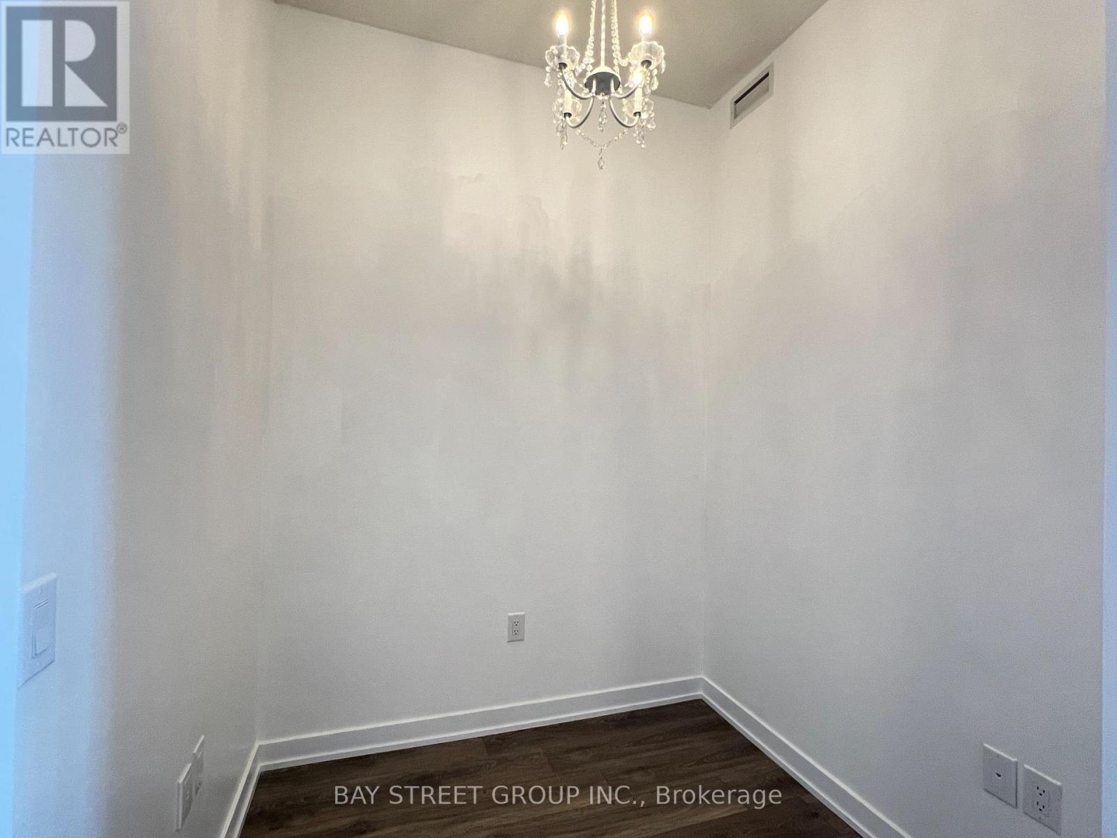 511 - 60 Honeycrisp Crescent, Vaughan, Ontario  L4K 0N5 - Photo 10 - N12825654