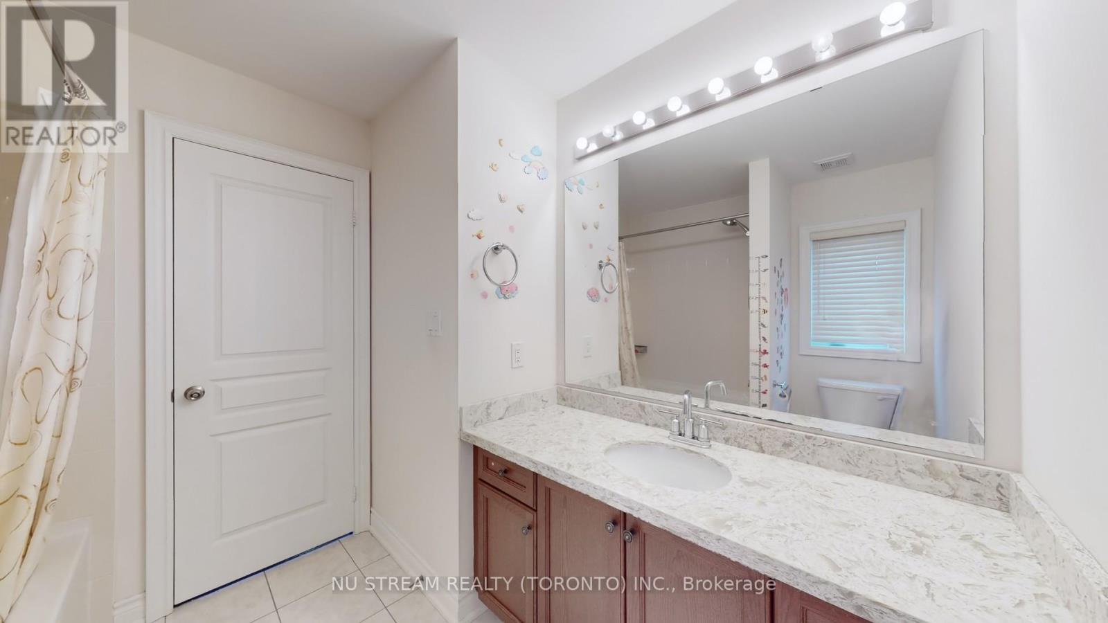 102 Beaconsfield Drive, Vaughan, Ontario  L4H 4L6 - Photo 37 - N12825662