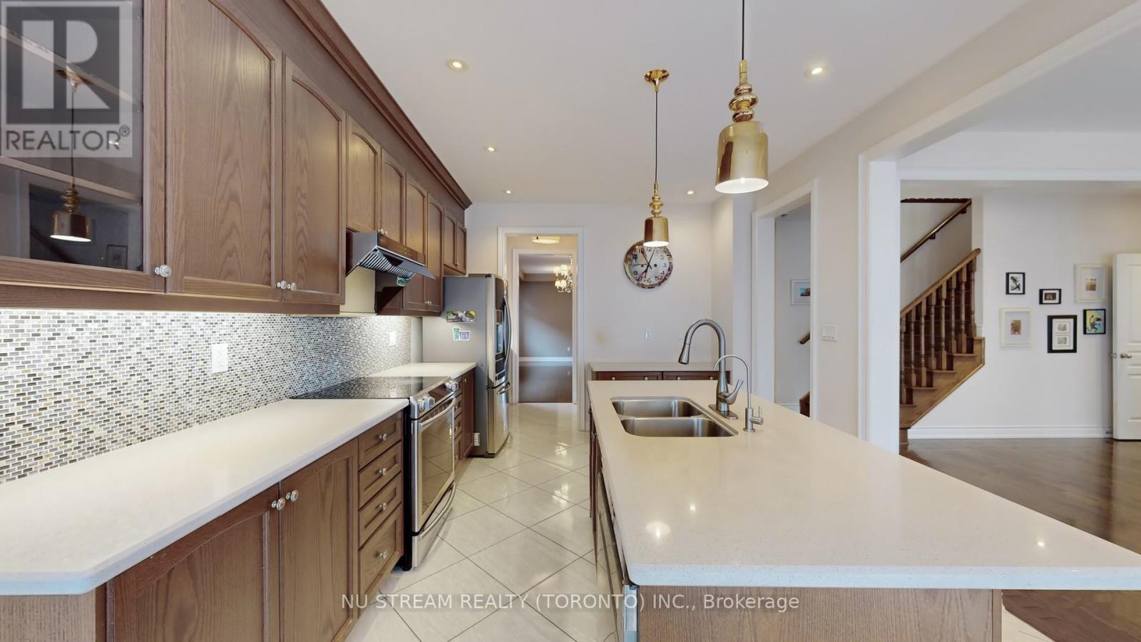 102 Beaconsfield Drive, Vaughan, Ontario  L4H 4L6 - Photo 7 - N12825662