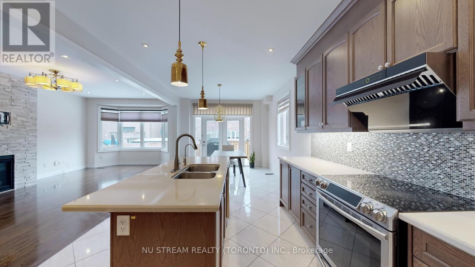 102 Beaconsfield Drive, Vaughan, Ontario  L4H 4L6 - Photo 8 - N12825662