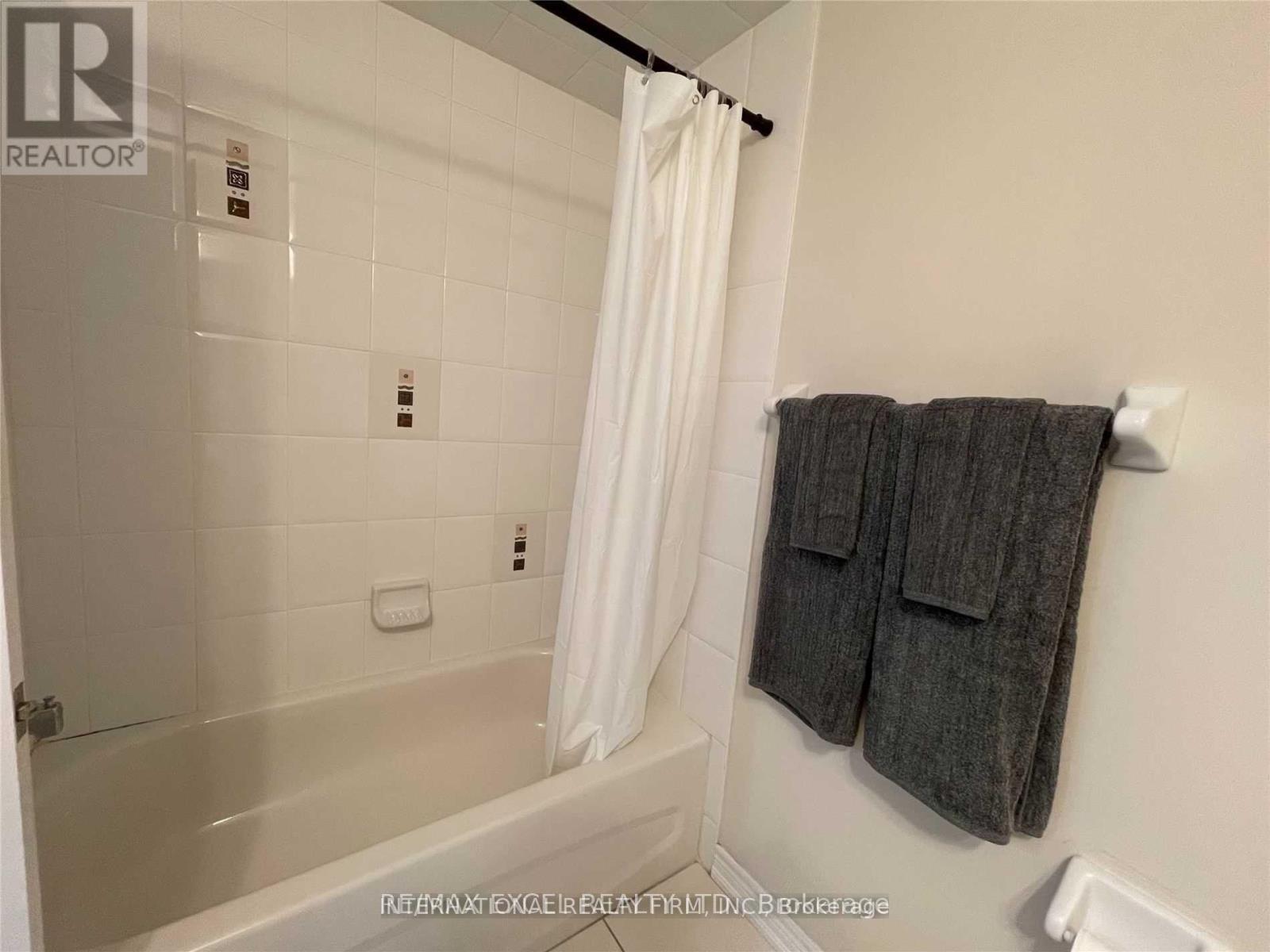 205 - 276 Littlewood Drive, Oakville, Ontario  L6H 7K1 - Photo 17 - W12825640