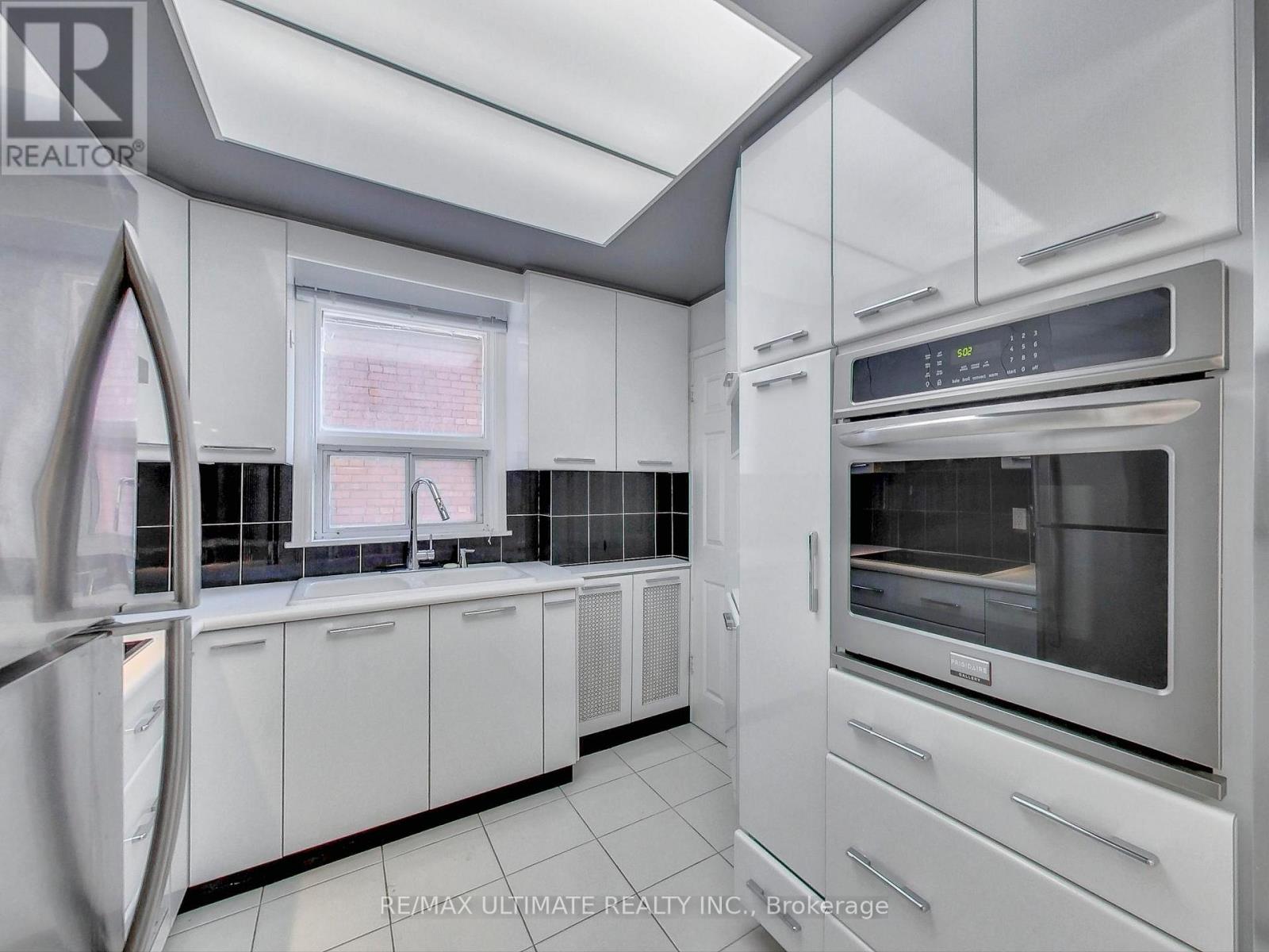 Main - 1652 Dufferin Street, Toronto, Ontario  M6H 3L8 - Photo 13 - W12825658