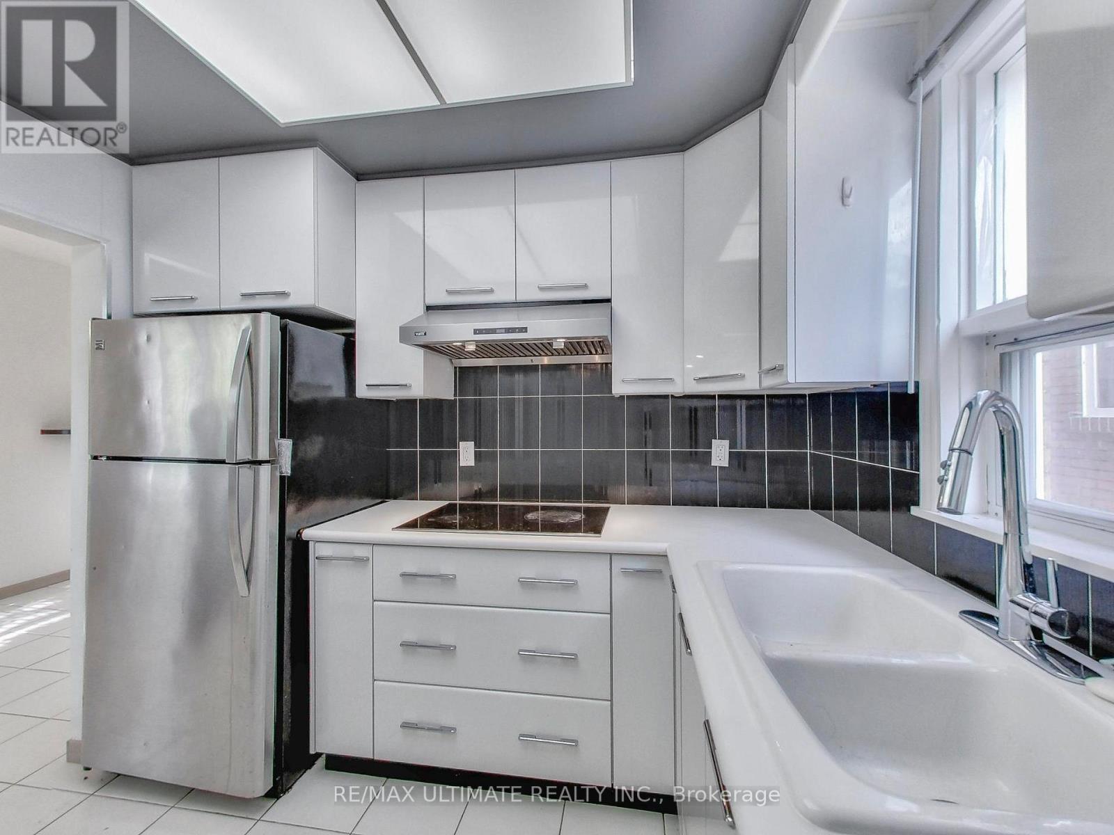 Main - 1652 Dufferin Street, Toronto, Ontario  M6H 3L8 - Photo 14 - W12825658