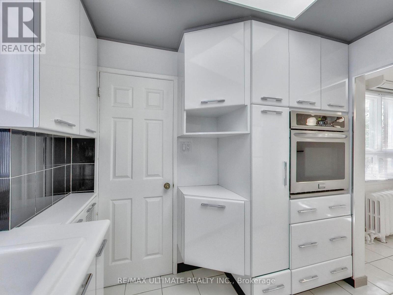 Main - 1652 Dufferin Street, Toronto, Ontario  M6H 3L8 - Photo 15 - W12825658