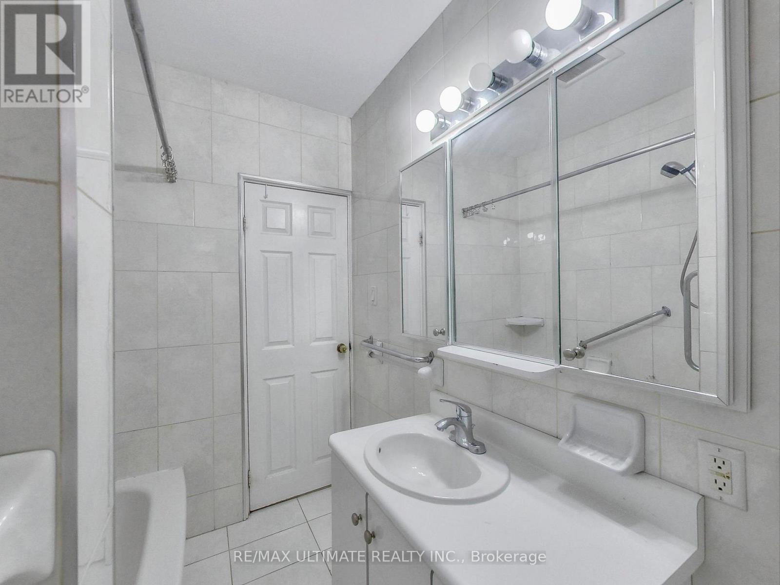 Main - 1652 Dufferin Street, Toronto, Ontario  M6H 3L8 - Photo 19 - W12825658