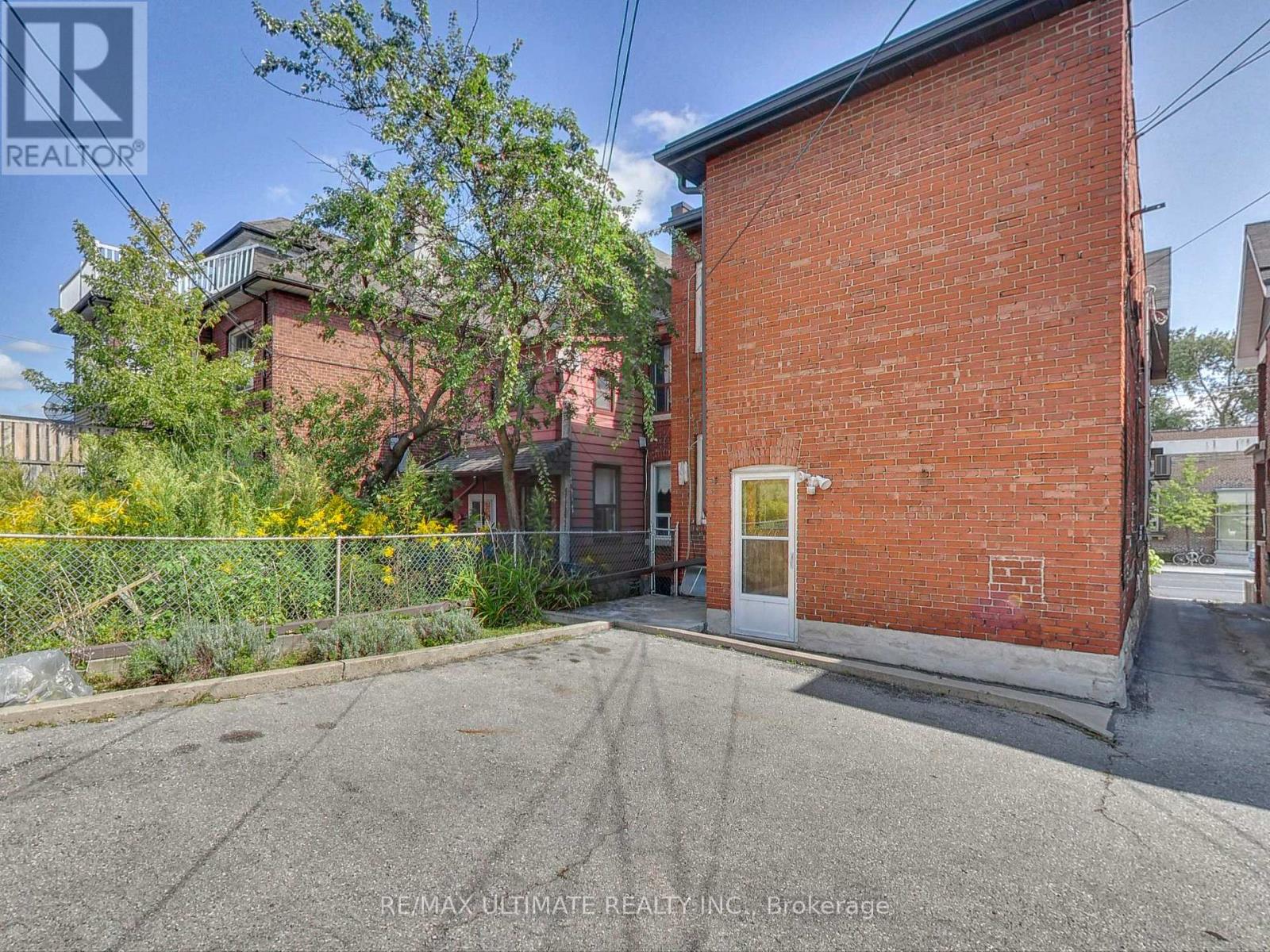 Main - 1652 Dufferin Street, Toronto, Ontario  M6H 3L8 - Photo 22 - W12825658