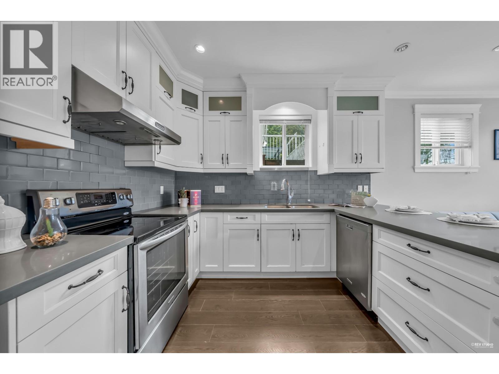 4364 Greta Street, Burnaby, British Columbia  V5J 1N8 - Photo 11 - R3094019