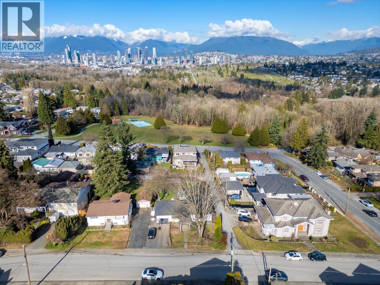 4857 Buxton Street, Burnaby, British Columbia  V5H 1J2 - Photo 2 - R3093932