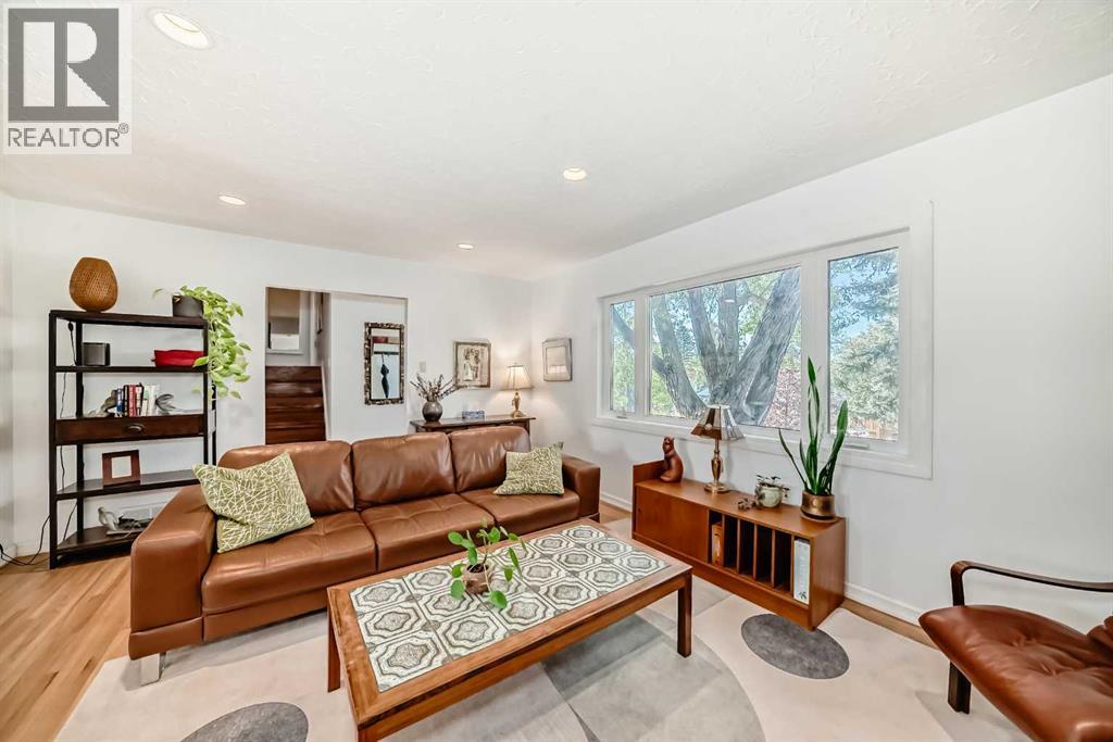 91 Chisholm Crescent Nw, Calgary, Alberta  T2L 0Y9 - Photo 5 - A2287319