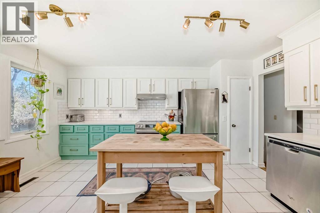 91 Chisholm Crescent Nw, Calgary, Alberta  T2L 0Y9 - Photo 10 - A2287319