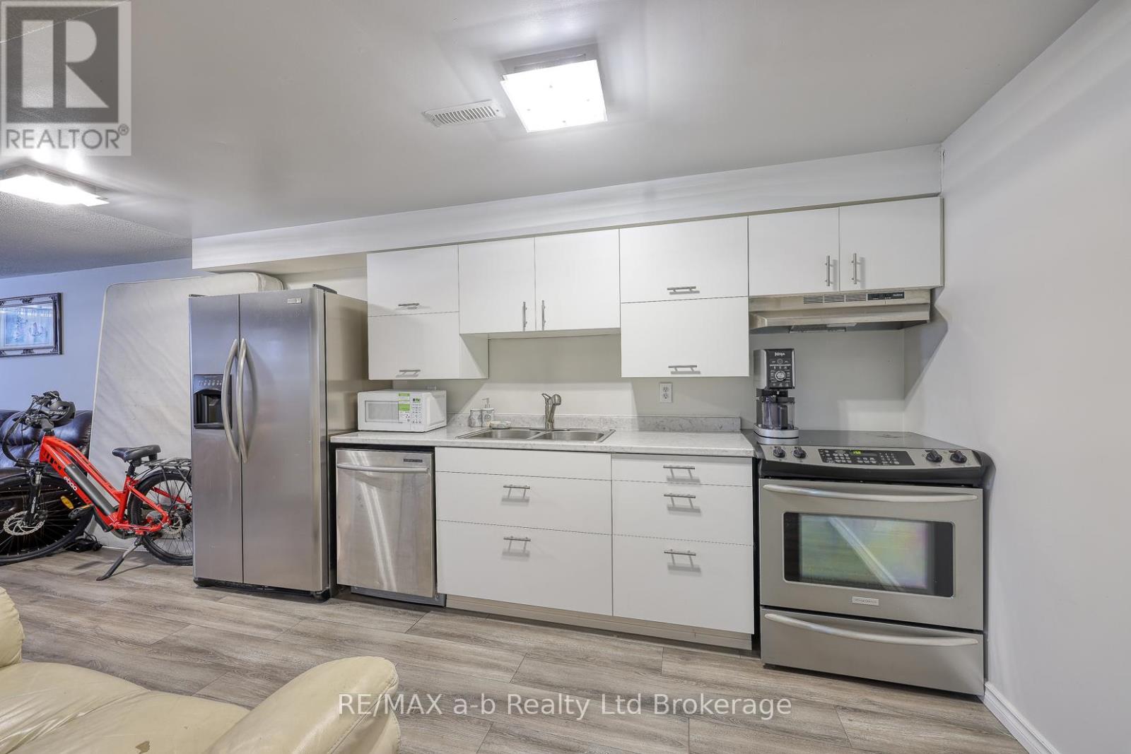 94 D'aubigny Road, Brantford, Ontario  N3T 6J4 - Photo 9 - X12825728