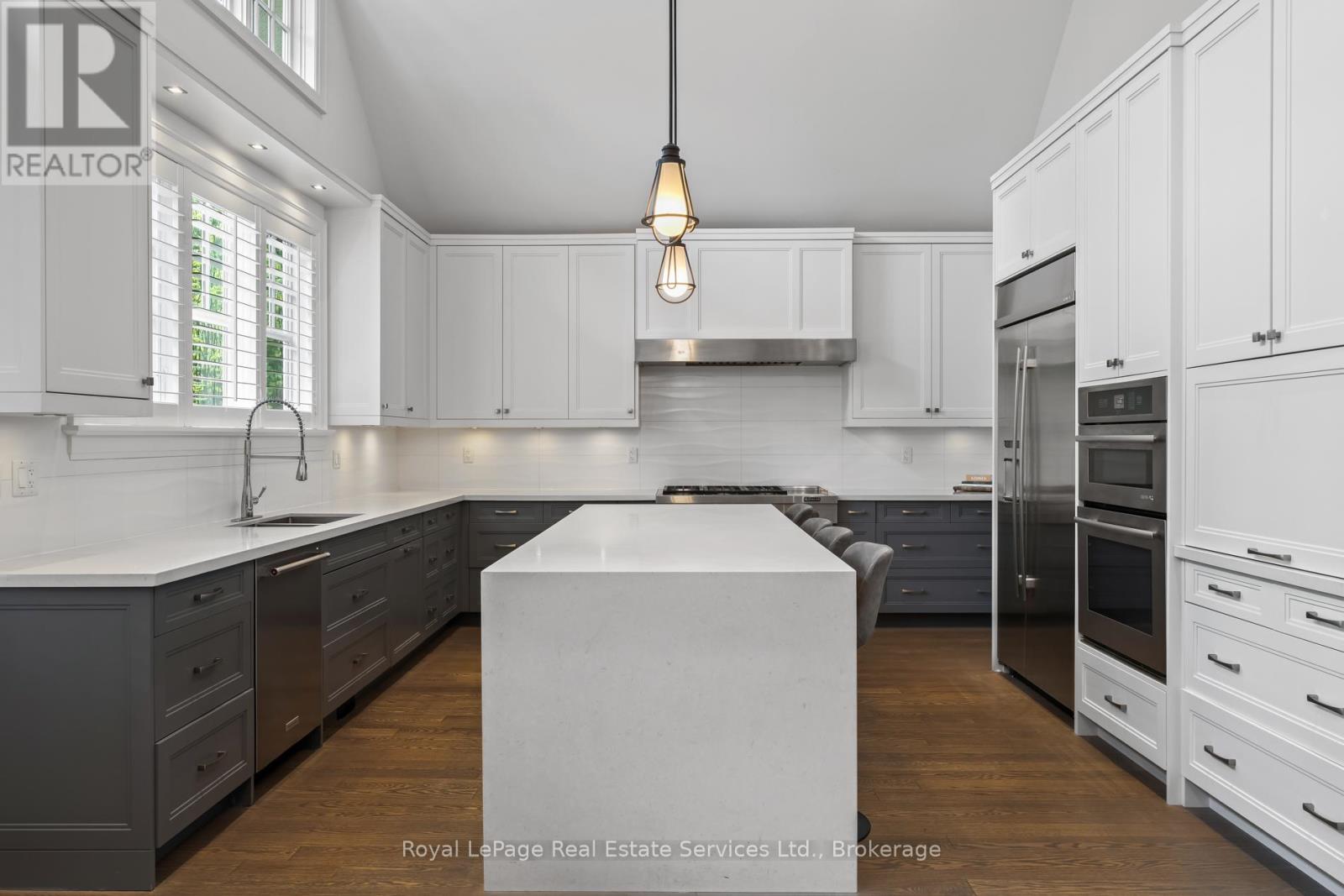 231 Cherryhill Road, Oakville, Ontario  L6L 3E3 - Photo 11 - W12825754