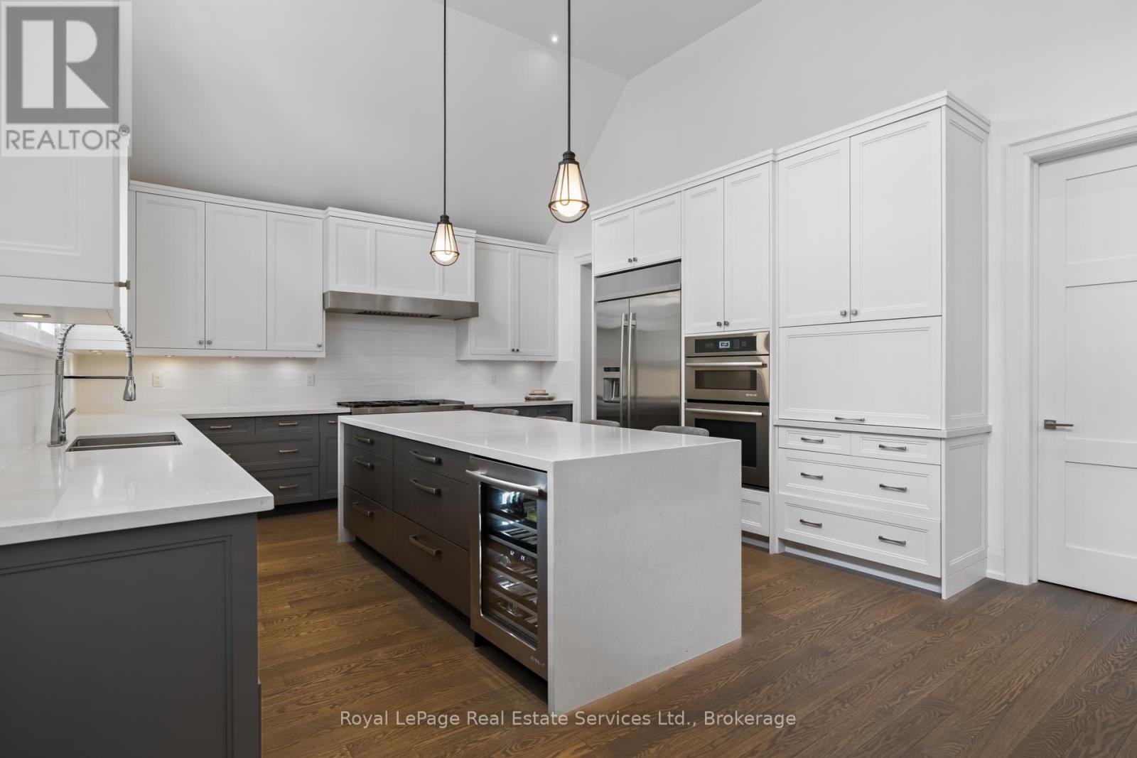 231 Cherryhill Road, Oakville, Ontario  L6L 3E3 - Photo 12 - W12825754