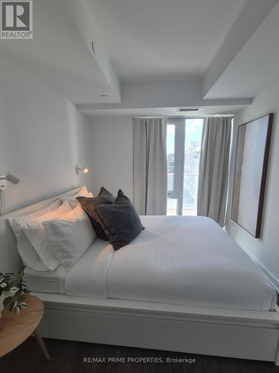 3215 - 88 Queen Street E, Toronto, Ontario  M5C 0B6 - Photo 2 - C12825286