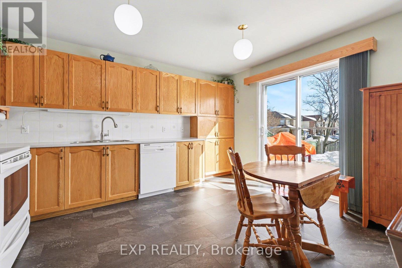 176 Windhurst Drive, Ottawa, Ontario  K2G 6J4 - Photo 10 - X12825780