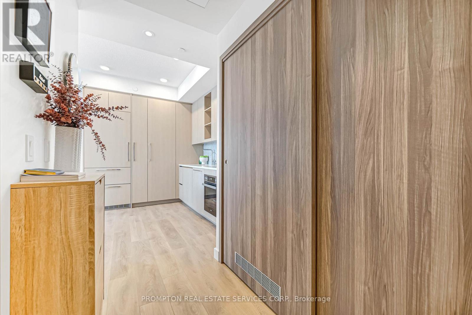 #809 - 95 Mcmahon Drive, Toronto, Ontario  M2K 0H2 - Photo 5 - C12825774