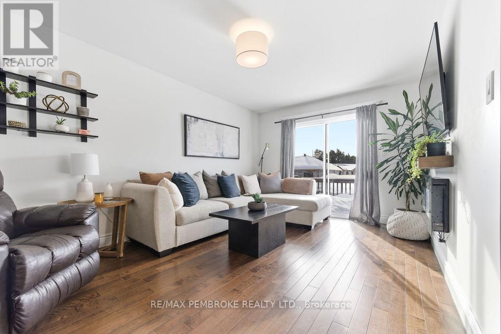 11 William Thomas Drive, Petawawa, Ontario K8H 2K3 - Photo 15 - X12825786