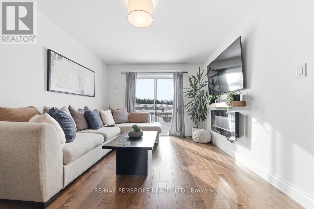 11 William Thomas Drive, Petawawa, Ontario K8H 2K3 - Photo 16 - X12825786