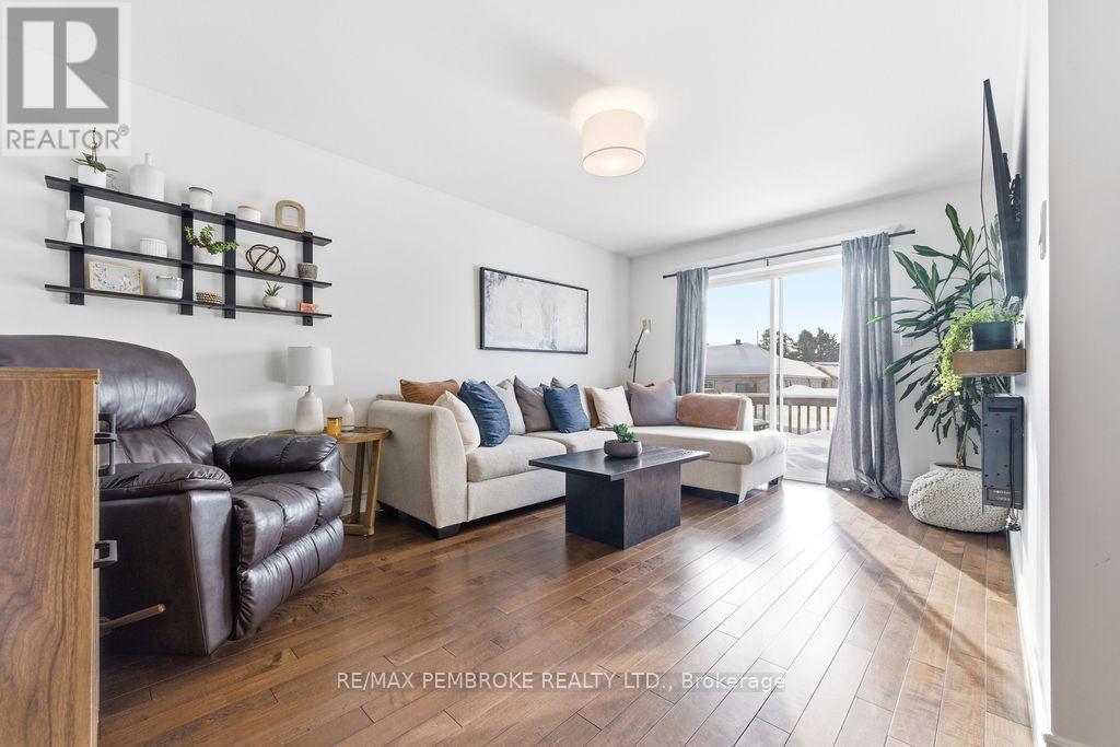 11 William Thomas Drive, Petawawa, Ontario K8H 2K3 - Photo 19 - X12825786