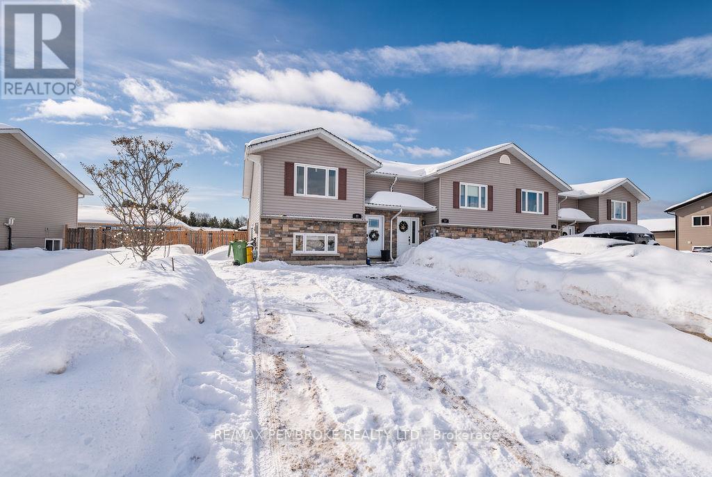 11 William Thomas Drive, Petawawa, Ontario K8H 2K3 - Photo 2 - X12825786