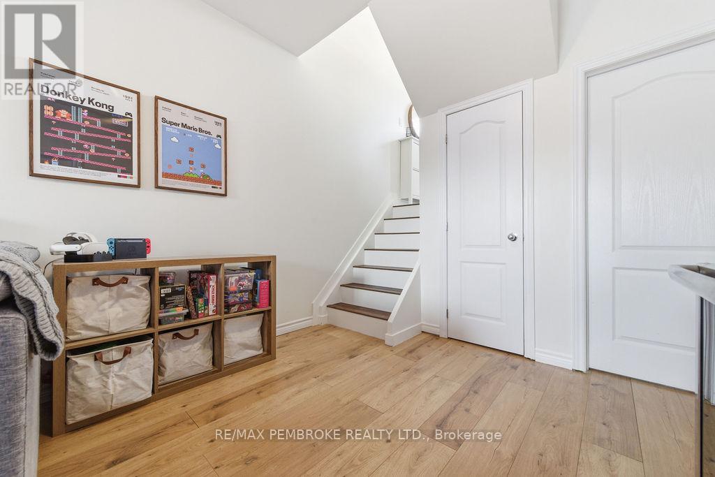 11 William Thomas Drive, Petawawa, Ontario K8H 2K3 - Photo 20 - X12825786