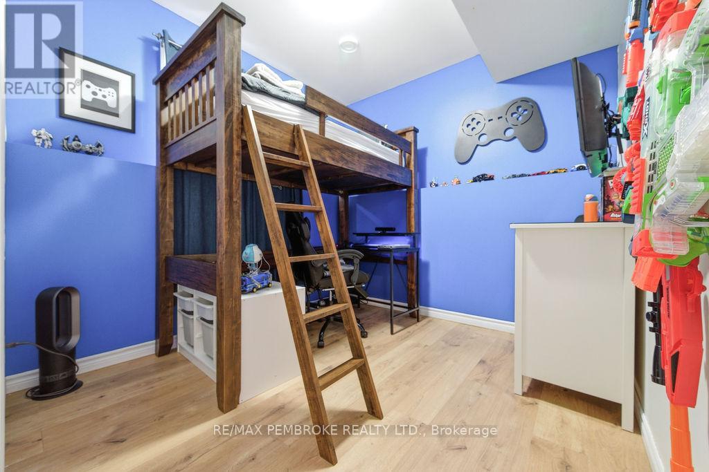 11 William Thomas Drive, Petawawa, Ontario K8H 2K3 - Photo 21 - X12825786