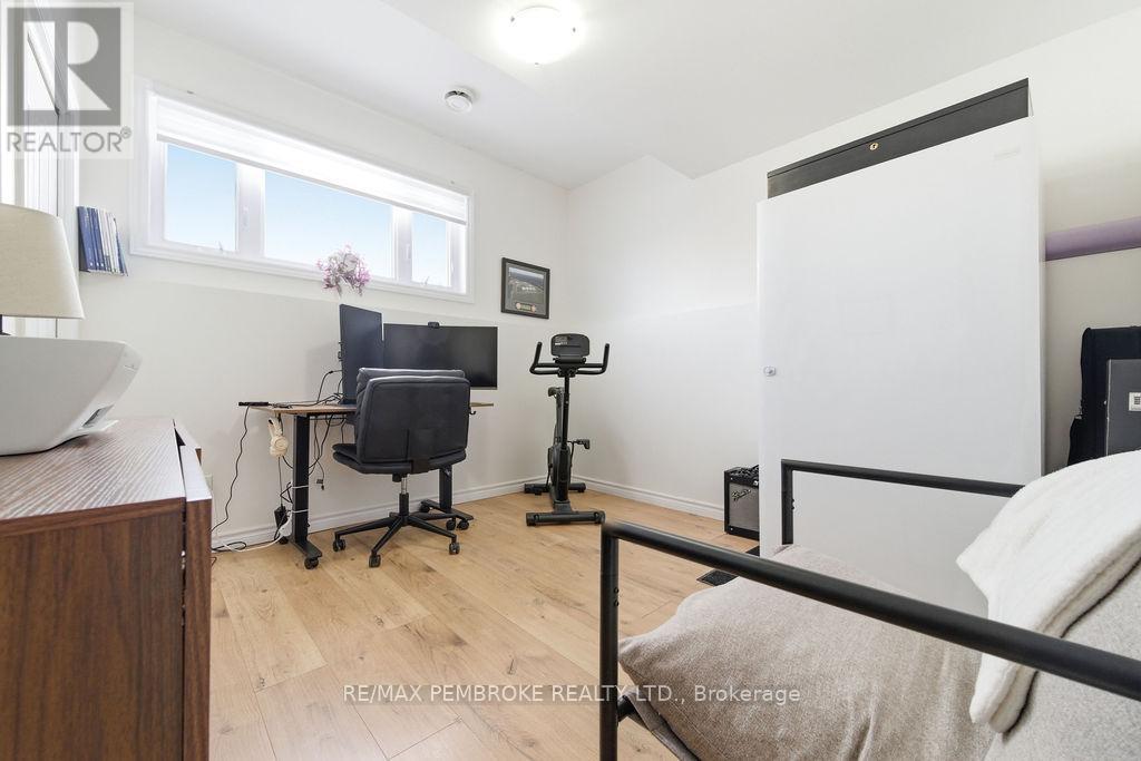 11 William Thomas Drive, Petawawa, Ontario K8H 2K3 - Photo 23 - X12825786