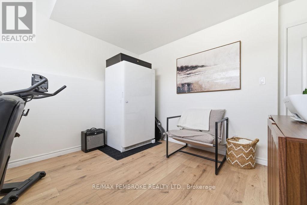 11 William Thomas Drive, Petawawa, Ontario K8H 2K3 - Photo 24 - X12825786